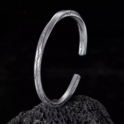 Sterling Silber Armband mit detaillierten Gravuren, modernes Accessoire für Herren, strahlt Stärke aus, 999 Sterling Vintage Schmuck.